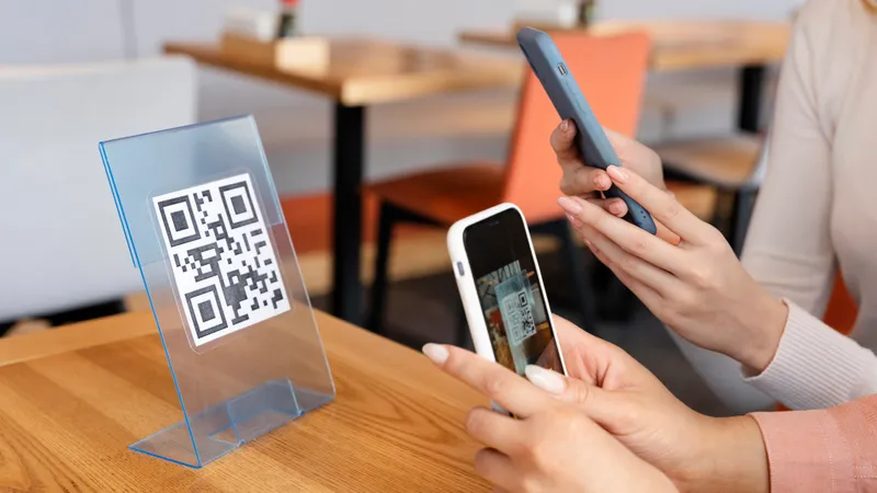 Казахстанцы смогут оплачивать покупки по QR-коду в пяти странах