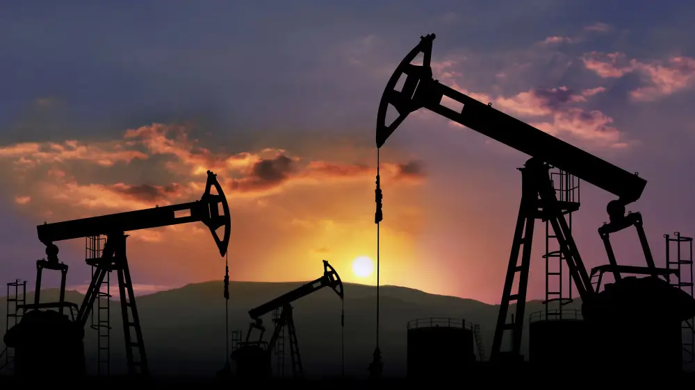 Скачок нефти на фоне войны: что это значит для тенге и бюджета Казахстана