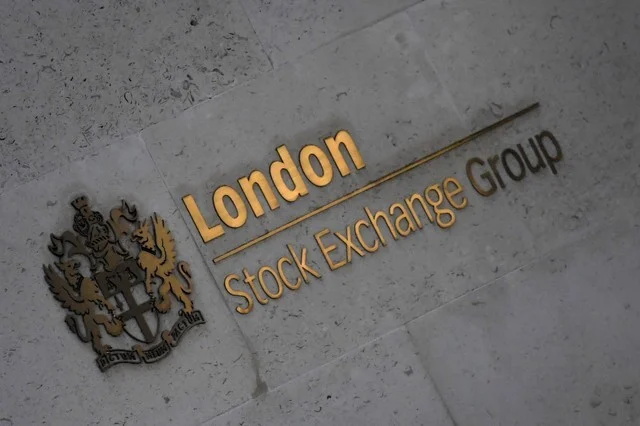 FTSE 100 падает: напряженность США-Иран, слабые розничные данные