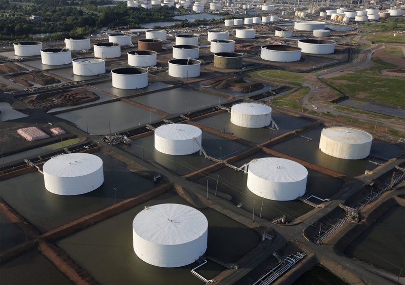 Неожиданные данные по запасам нефти в США сдерживают рост котировок