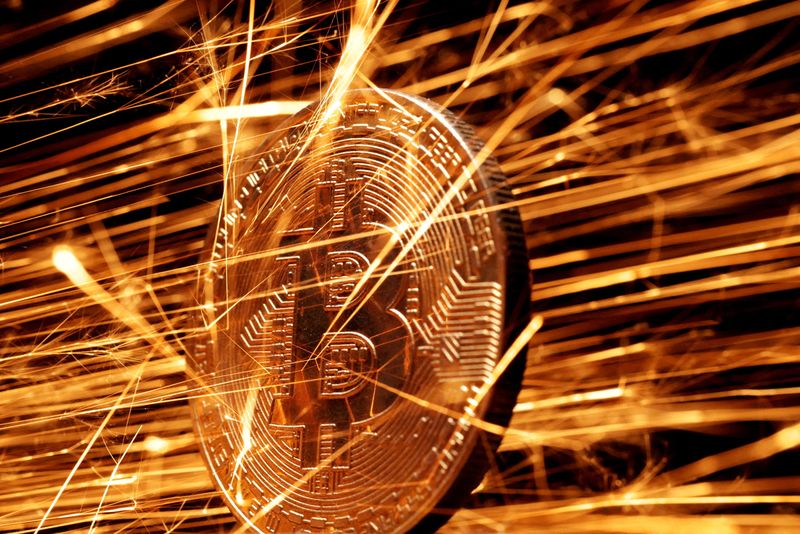 Биткоин вырос выше $81 000 на фоне смягчения опасений по ставкам